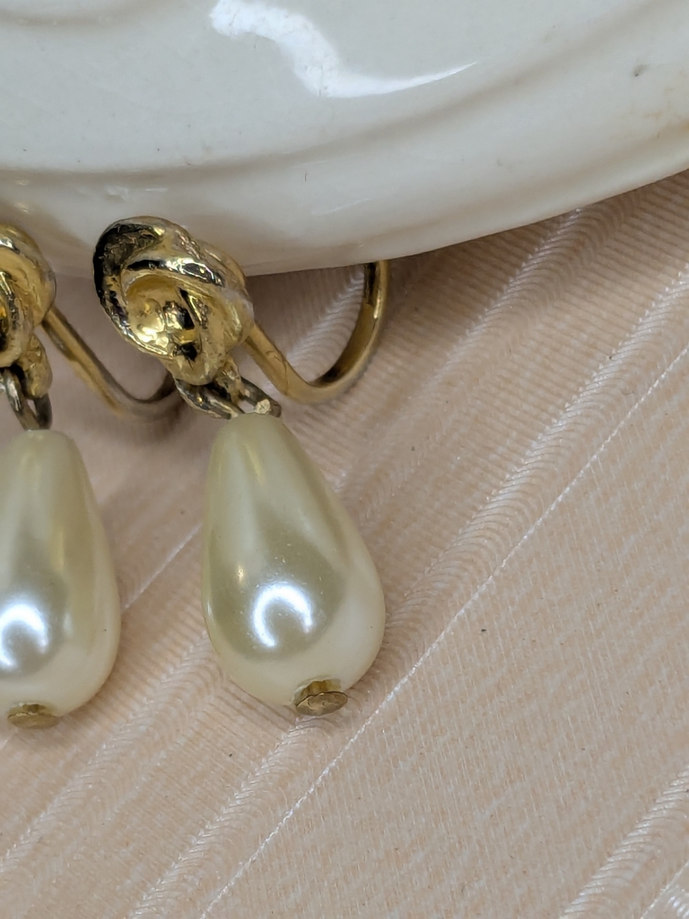 Vintage Pearl Drop Earrings Gold Rose Baroque Clip-on Mid Century - Picture 2 of 8